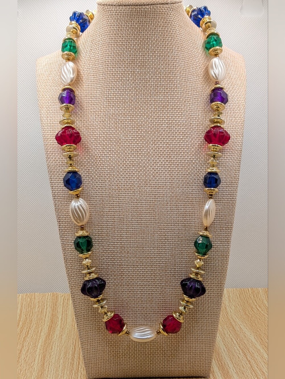 Elegant Multicolor Beaded Necklace With Gold And Pearl Accents